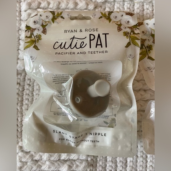 Ryan & Rose Cutie Pat Pacifier and Teether - Picture 2 of 9